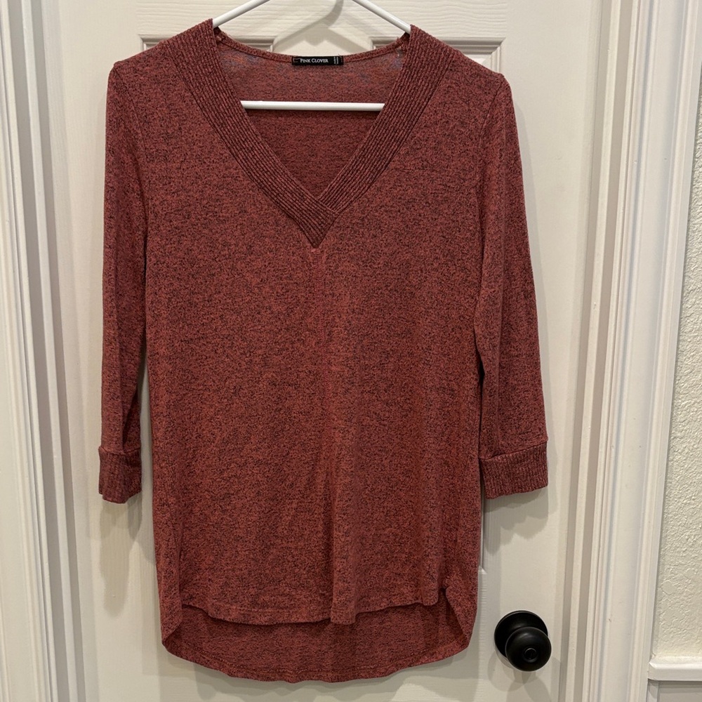 Pink Clover Long Sleeve V-Neck Tee in Dusty Rose